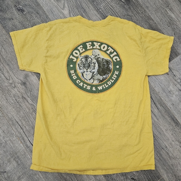 Tiger King Joe Exotic Big Cats & Wildlife Yellow Graphic T-Shirt M - Picture 1 of 3